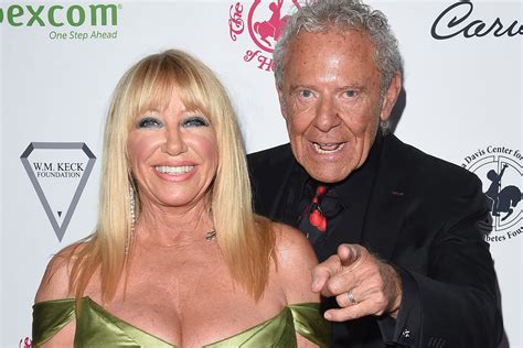 suzanne somers in the nude|Suzanne Somers, 74, poses completely NUDE in shocking new。